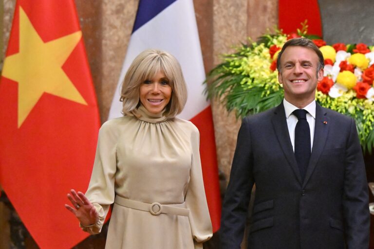 Brigitte Macron bouscule Emmanuel sur les réseaux sociaux