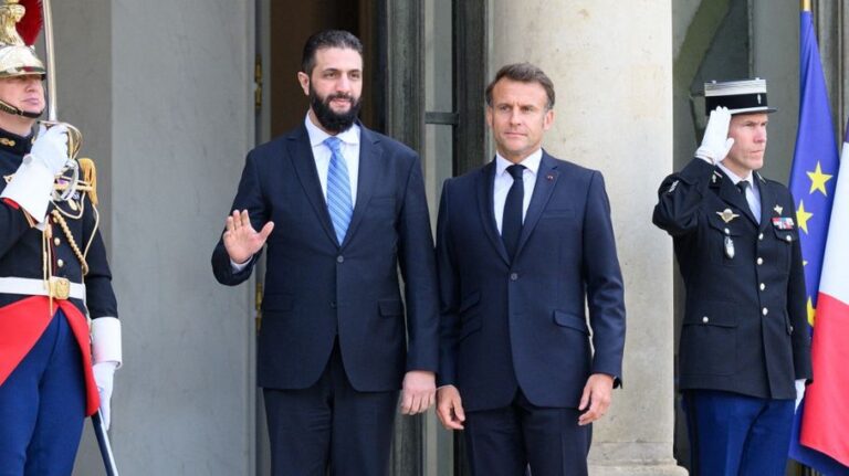 Emmanuel Macron rencontre le dirigeant syrien malgré les alertes des services secrets américains