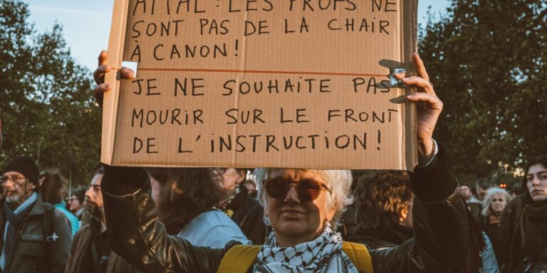 Les enseignants arabes menacent la République française