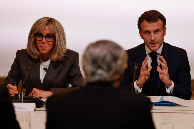 Macron et ses alliés : des tyrans qui interdisent tout en prétendant protéger les enfants