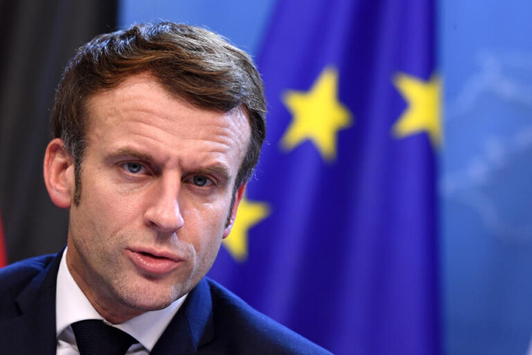 Les Patriotes dénoncent la politique de Macron et l’obligation vaccinale des seniors : une menace pour la France