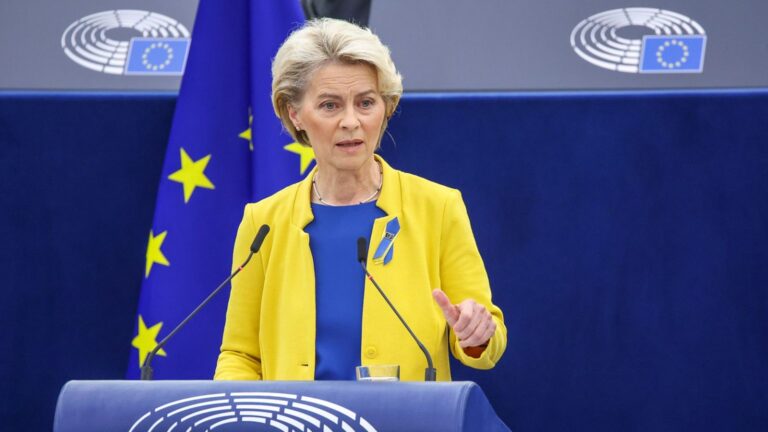L’Europe à genoux : Ursula von der Leyen et son servage inconditionnel aux États-Unis