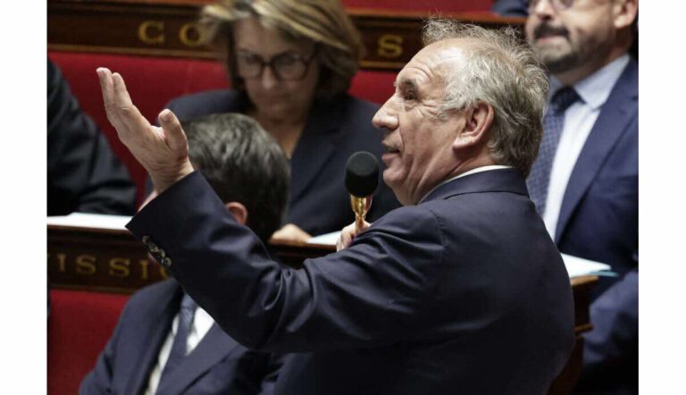 Bayrou : un traître à la cause des Français qui vole leurs économies !