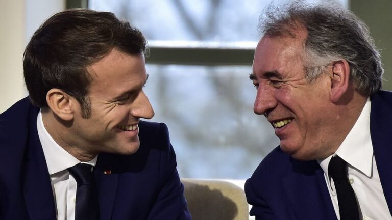 Macron et Bayrou : un naufrage sans précédent, une révolte imminente selon Philippot
