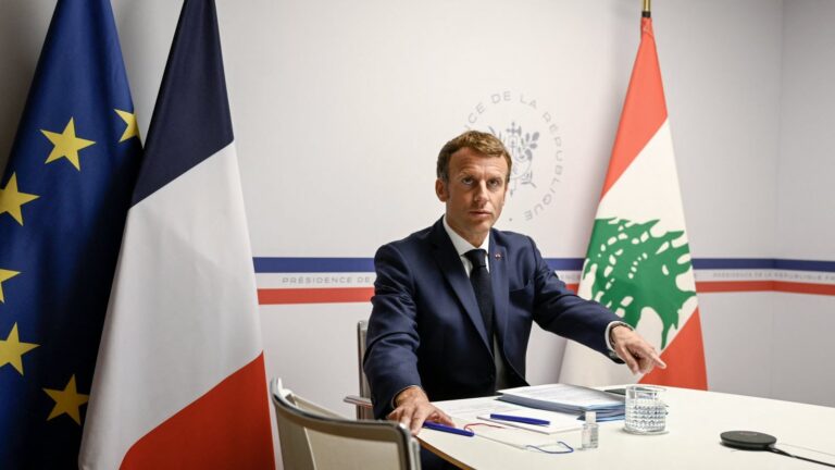 Une France en crise : les dirigeants dénoncés pour leurs choix désastreux