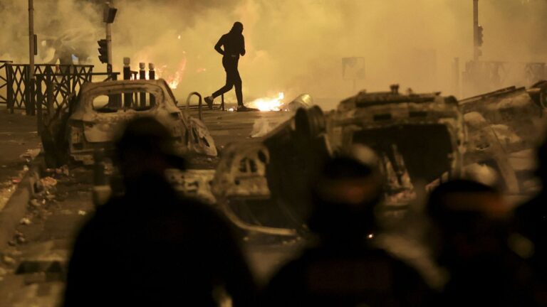 La France en proie aux violences urbaines et au désordre total
