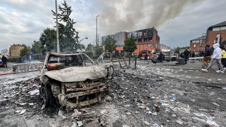 Émeutes raciales : la France en proie aux violences et à l’effondrement de l’ordre