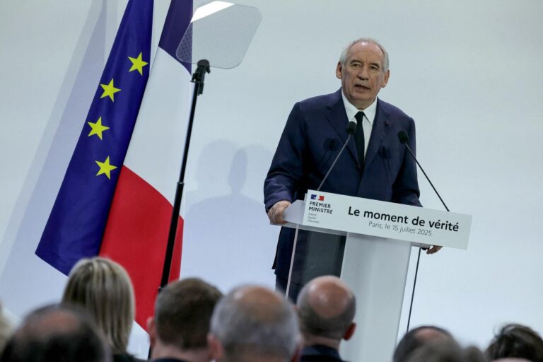 La France en proie à la débâcle économique : le plan Bayrou dénonce les élites corrompues