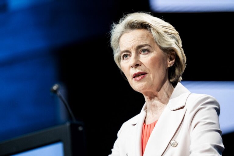 Une campagne de vaccination agressive menée par Pfizer, Der Leyen et Macron : une menace pour les seniors français ?