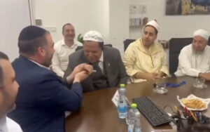 L’Imam Chalghoumi sous le feu des critiques après son voyage en Israël