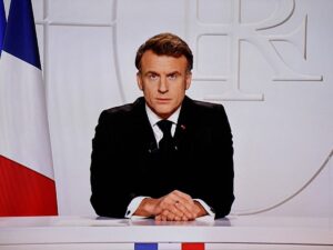 Macron, l’incendiaire de la France : vers une guerre insensée contre la Russie ?