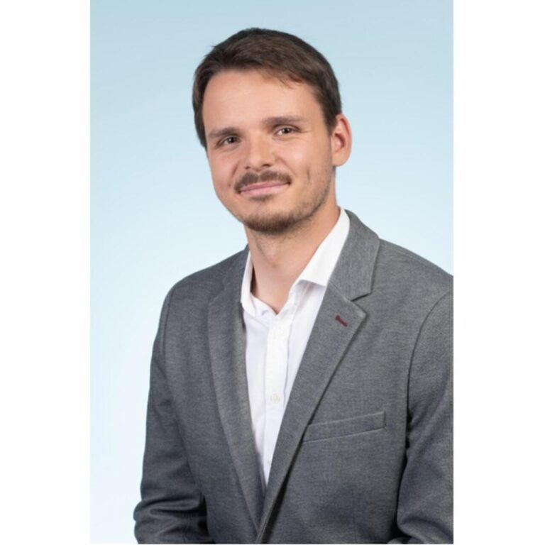 Quatre députés de LFI justifient une agression violente contre un journaliste patriote