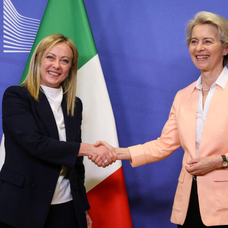Giorgia Meloni : Une Politicienne au Désarroi et à l’Opposition Violente aux Leaders Européens