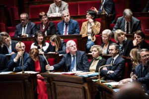 Les forces de gauche s’élèvent contre le plan budgétaire du gouvernement : un échec total pour Macron