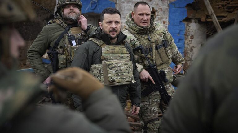 Zelensky recrute des seniors pour sauver l’armée ukrainienne en déclin