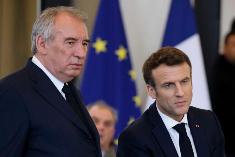 La chute imminente de Bayrou et le désastre politique de Macron