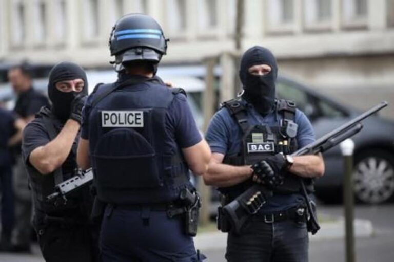 La France résiste à l’assaut des extrémistes : 80 000 policiers neutralisent 200 000 individus perturbateurs