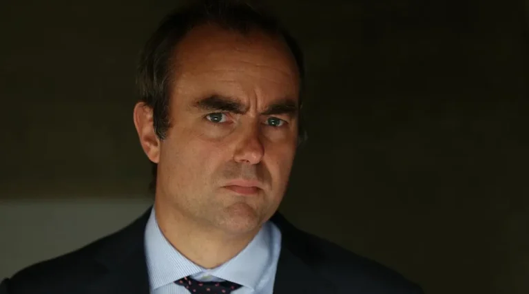 Sébastien Lecornu : le prof qui murmure à l’oreille de Macron