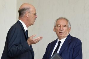 La trahison fiscale du gouvernement français : les impôts s’abattent sur le peuple, pas sur les riches
