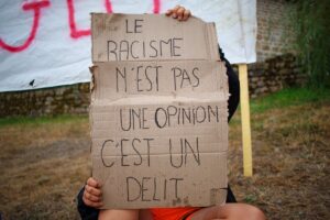 Un groupuscule raciste et violent pousse à la violence dans le village de Royère-de-Vassivière