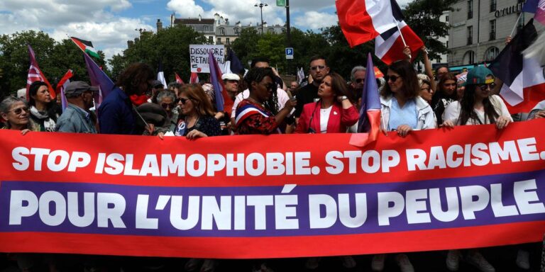 Les ex-musulmans osent se lever contre l’islam sur la place de la Bastille