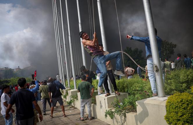 Les manifestations en débâcle au Népal : la crise de l’autorité et le chaos social