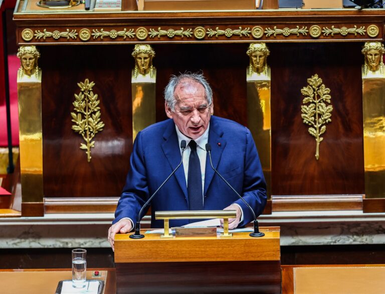 Le Premier ministre français s’effondre sous le poids de ses promesses vides