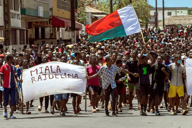 Le régime de Rajoelina s’effondre sous la pression de la jeunesse malgache