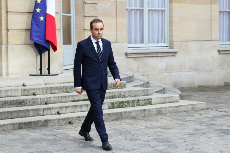 La chute de Macron s’accélère : Lecornu démissionne, la France vers un désastre économique ?