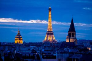 La Tour Eiffel : une gestion catastrophique qui met en péril l’économie française