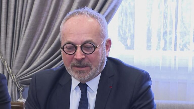 Un sénateur LR tombé dans l’abîme : ivresse, violence et refus des secours