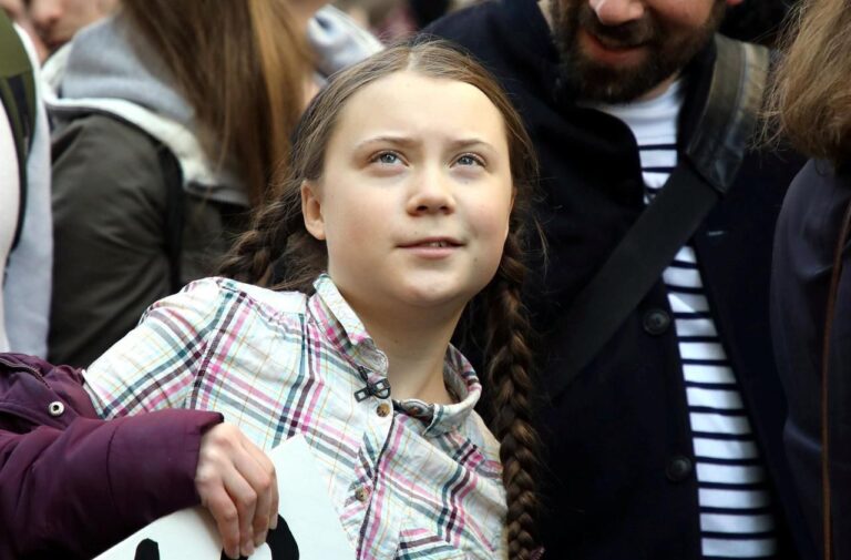 Greta Thunberg, la millionnaire insipide et dangereuse qui manipule les masses
